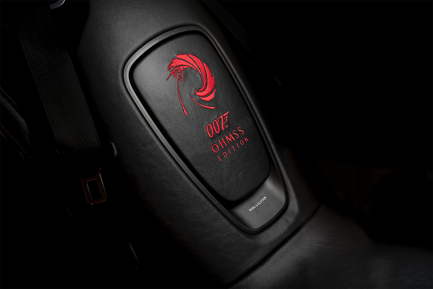 Aston Martin DBSÊSuperleggera 'On Her MajestyÕs Secret Service' special edition