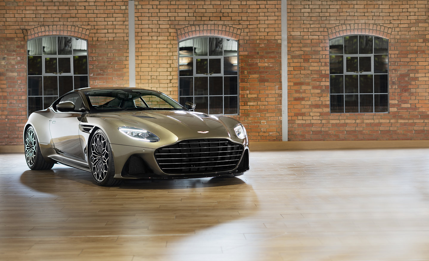 Aston Martin DBSÊSuperleggera 'On Her MajestyÕs Secret Service' special edition