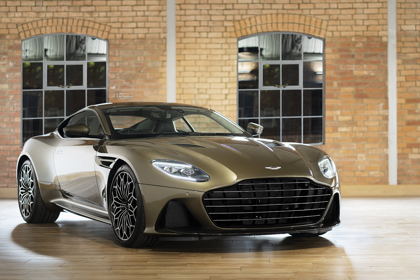 Aston Martin DBSÊSuperleggera 'On Her MajestyÕs Secret Service' special edition