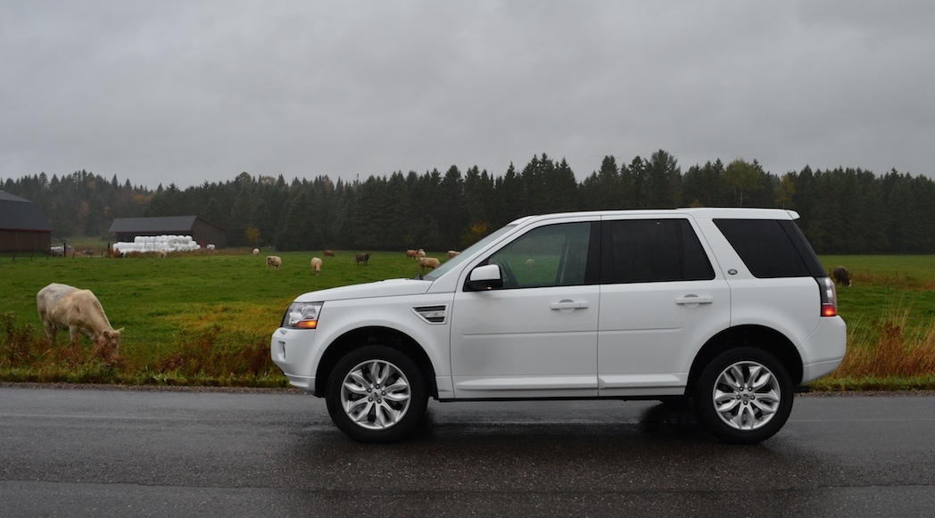 16-2014-Land Rover-LR2-HSE-Lux