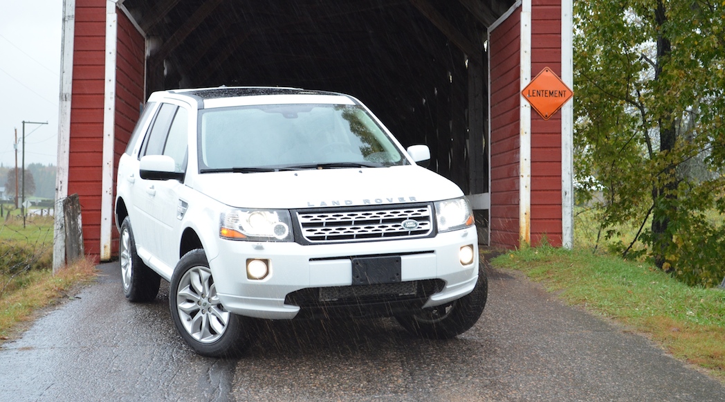 2-2014-Land Rover-LR2-HSE-Lux