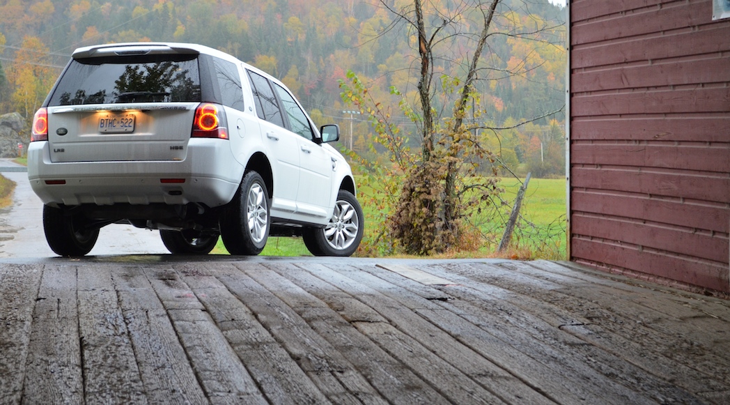 21-2014-Land Rover-LR2-HSE-Lux