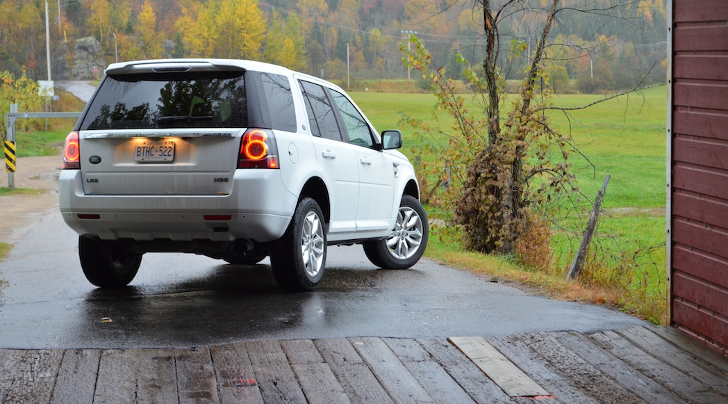 22-2014-Land Rover-LR2-HSE-Lux