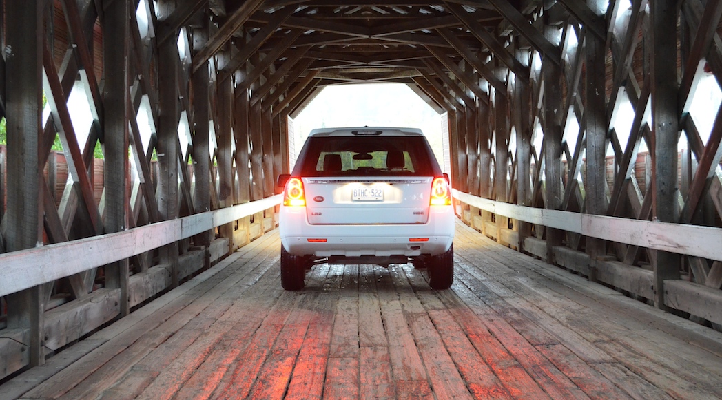 23-2014-Land Rover-LR2-HSE-Lux