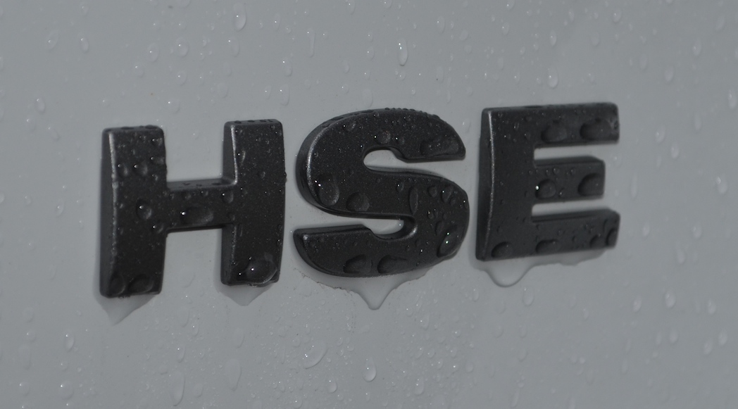 26-2014-Land Rover-LR2-HSE-Lux