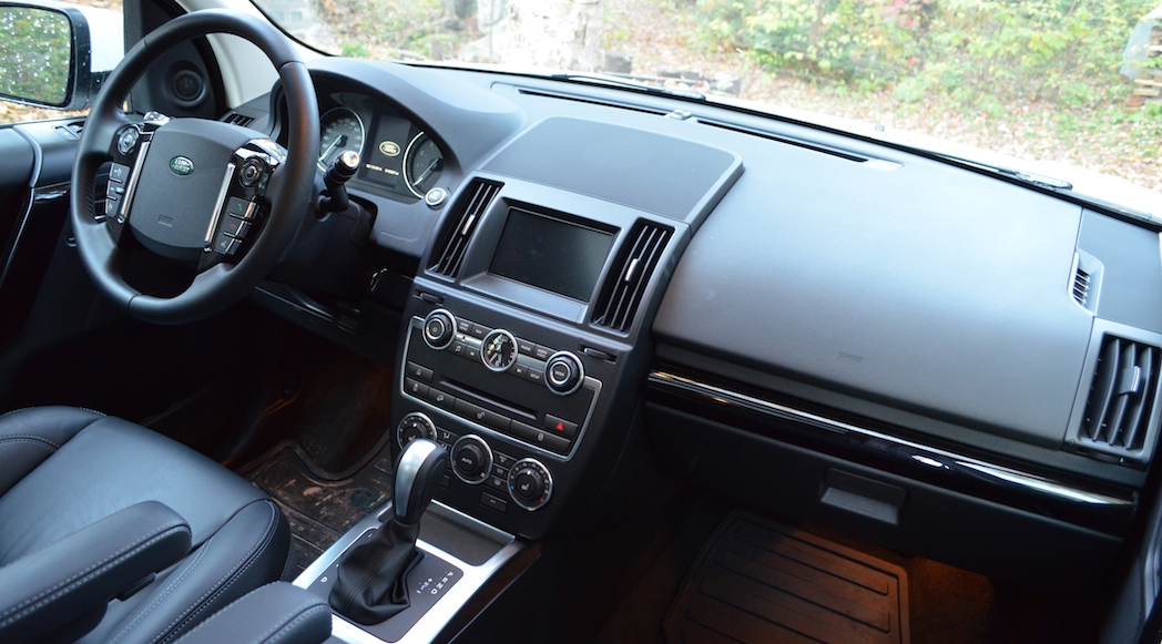 27-2014-Land Rover-LR2-HSE-Lux