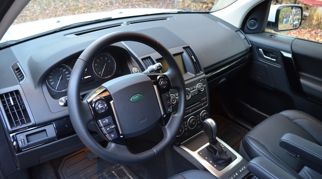 28-2014-Land Rover-LR2-HSE-Lux