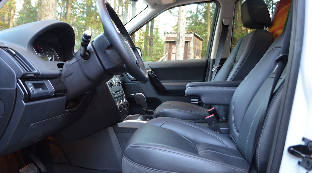 29-2014-Land Rover-LR2-HSE-Lux