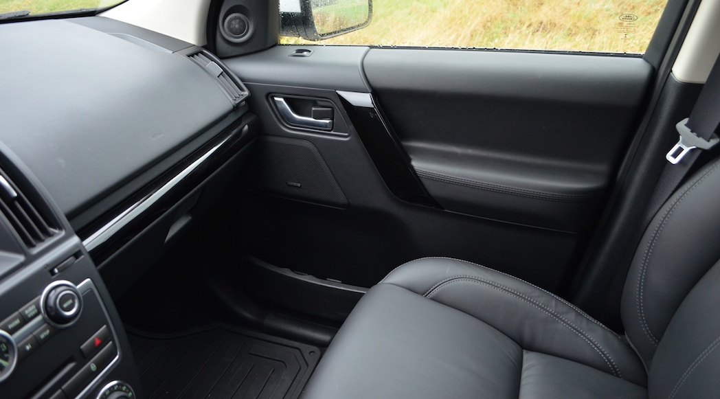 29.1-2014-Land Rover-LR2-HSE-Lux