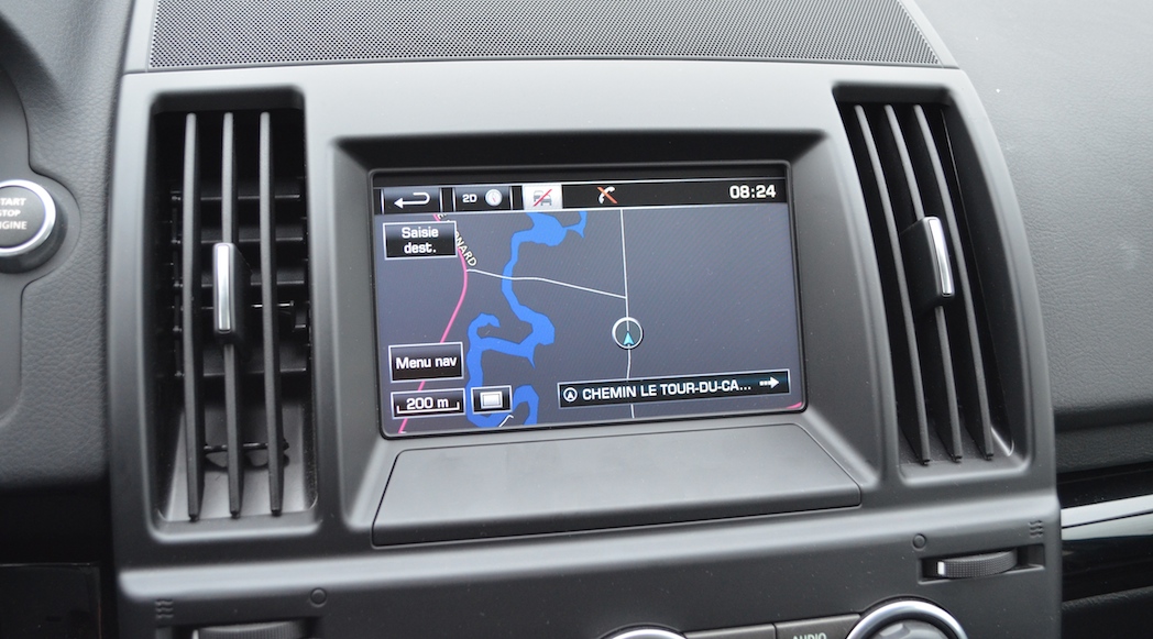 33-2014-Land Rover-LR2-HSE-Lux