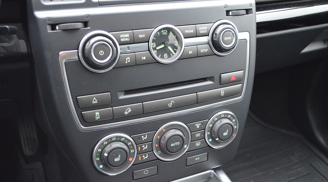 34-2014-Land Rover-LR2-HSE-Lux