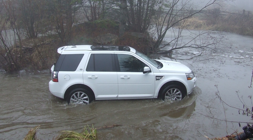 8-2014-Land Rover-LR2-HSE-Lux