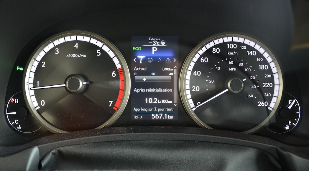 39-Lexus-NX200t-F-Sport-2015