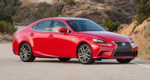 Lexus ajoute deux nouveaux moteurs à l’IS 2016