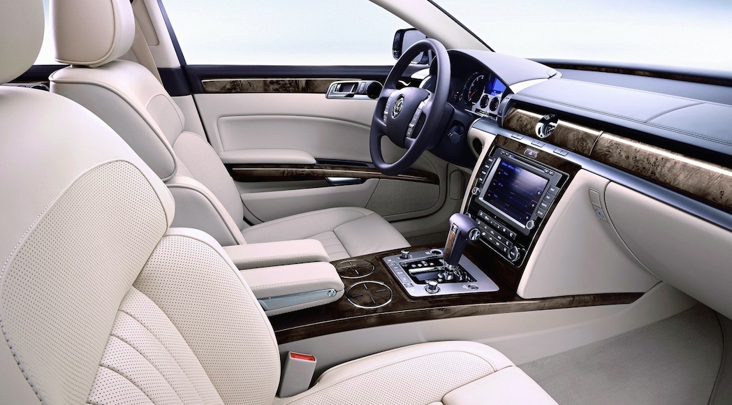 13-Volkswagen Phaeton 2011