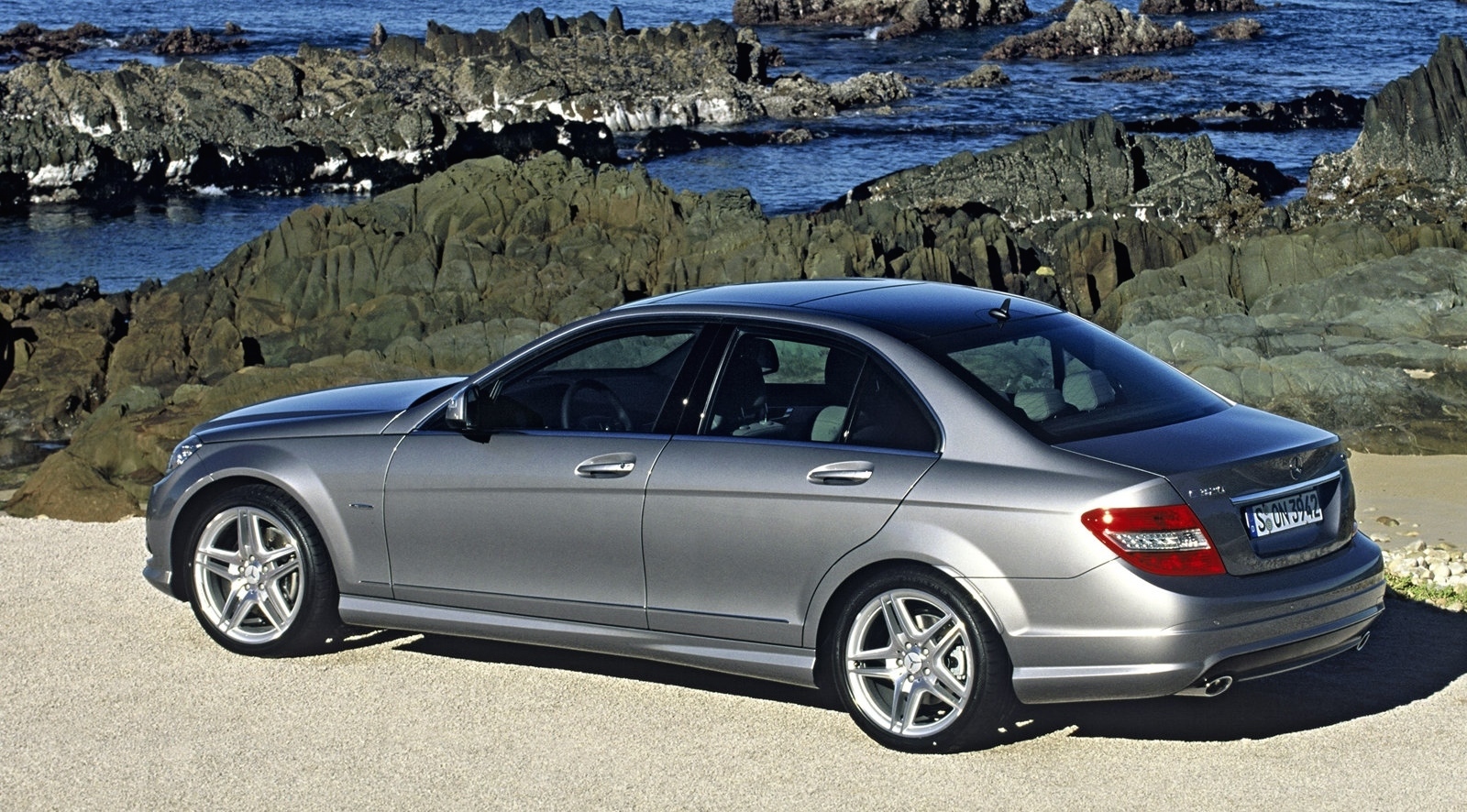 MercedesBenz rappelle ses GLK et Classe C Luxury Car