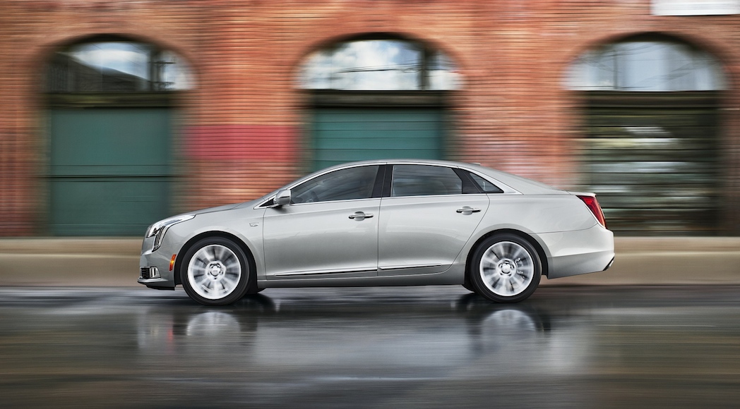 2018-Cadillac-XTS-002