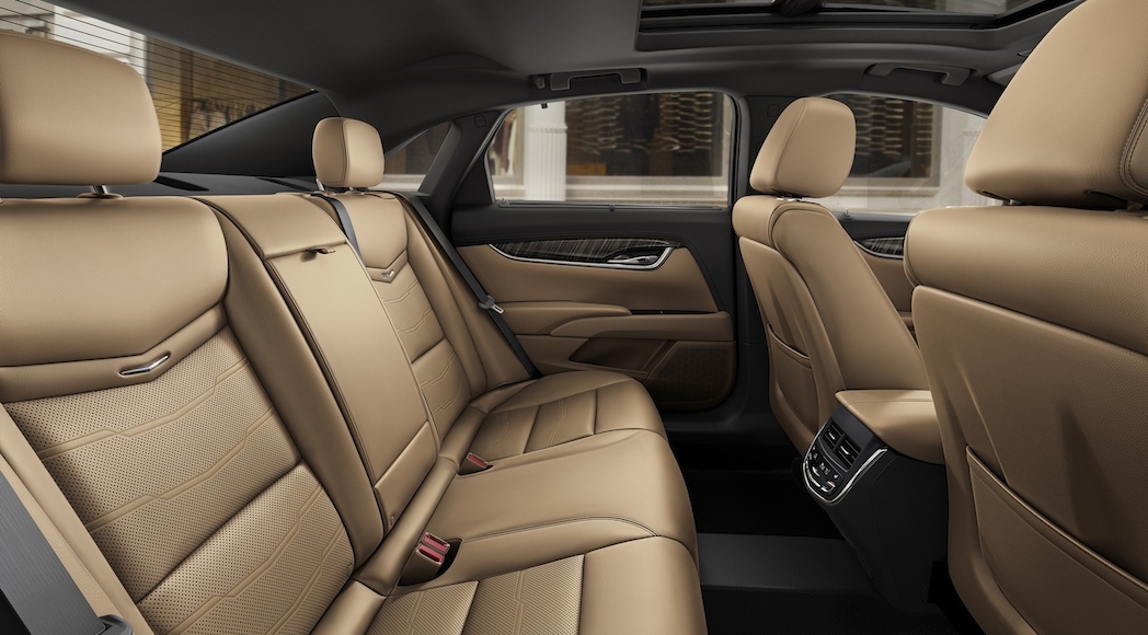 2018-Cadillac-XTS-005