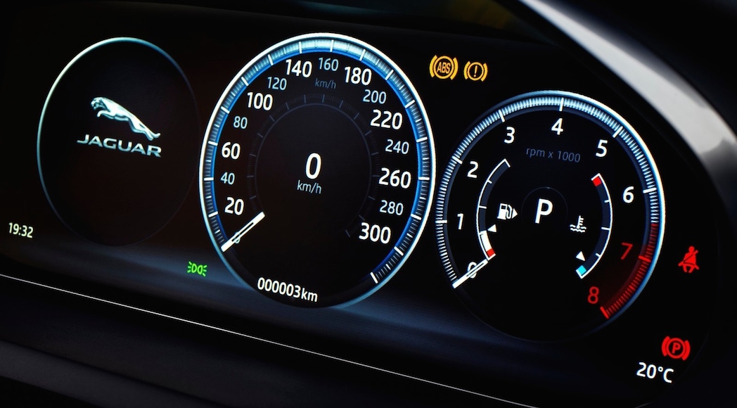 12-Jaguar-E-Pace-2018-1600-28