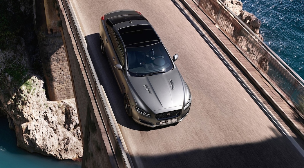 Jaguar XJR575 2018-5