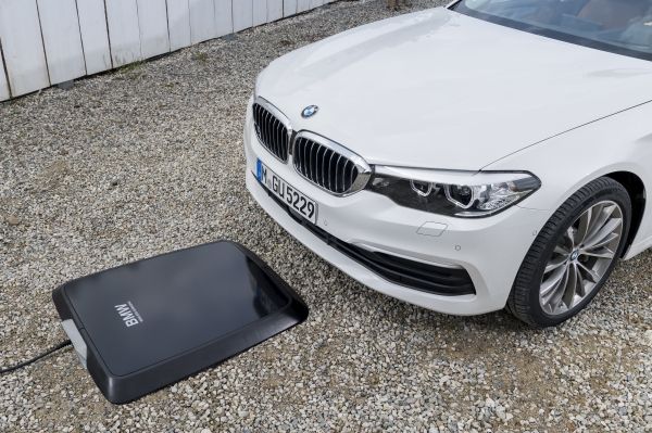P90256391_lowRes_bmw-wireless-chargin - Copy