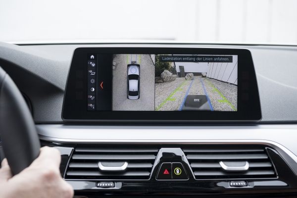 P90256395_lowRes_bmw-wireless-chargin - Copy