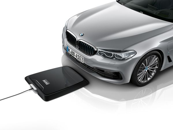 P90277538_lowRes_bmw-wireless-chargin